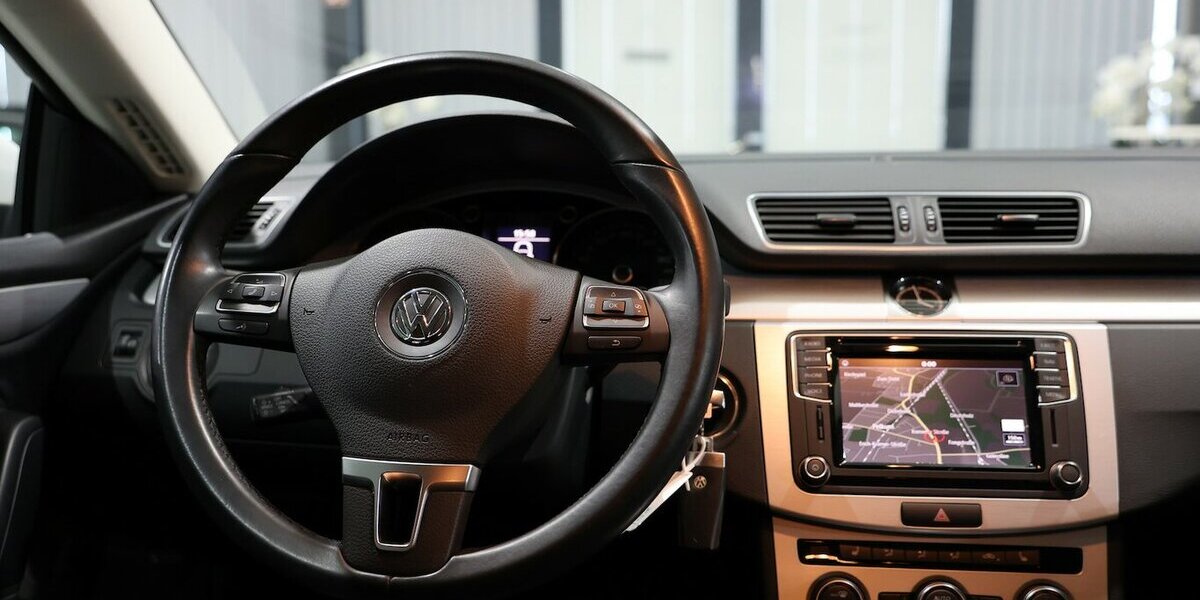 VW CC 1.4 TSI DSG SPORTLINE WHITE / XENON / NAVI+ 92.000 km 15.444 &euro; Hamm 59077