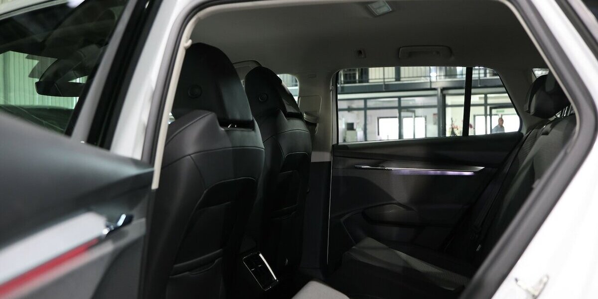 Skoda Enyaq IV 80 LOFT SPORT WHITE / WÄRMEPUMPE / 63.000 km 29.777 &euro; Hamm 59077